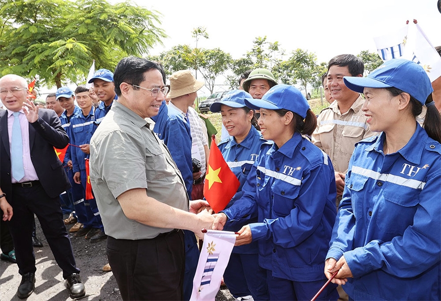 Thủ tướng Chính phủ Phạm Minh Chính có buổi nói chuyện với cán bộ, công nhân, người lao động của Tập đoàn TH.  